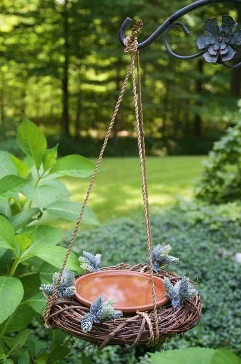 Hanging Bird Bath, Homemade Bird Feeders, Diy Bird Bath, Bird Bath Garden, Diy Bird Feeder, Bird Houses Diy, Diy Birds, How To Hang, Patio Designs