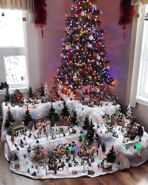 Wallpaper Christmas Aesthetic, Christmas Tree Village Display, Diy Christmas Village Displays, Christian Christmas Decorations, Elegant Ornaments, Christmas Tree Village, Diy Christmas Village, Wallpaper Christmas, Cozy Christmas Decor