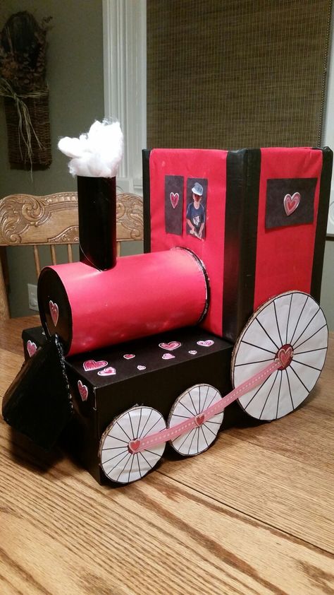 Train Valentines Boxes, Train Valentine Box Ideas, Valentine Box Ideas For School, Valentine Craft Kids Easy, Homemade Valentine Boxes, Train Valentine, Diy Train, Box Train, Valentine Box Ideas