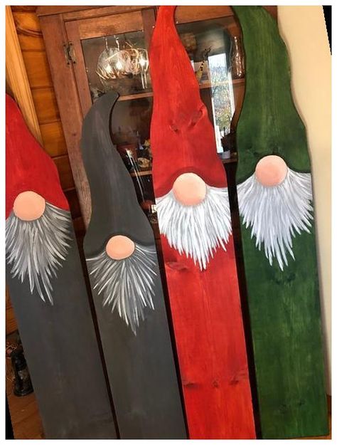 Diy Christmas Decorations For Outside, Christmas Decorations For Outside, Wooden Gnomes, Christmas Outside, Easy Diy Christmas Decorations, Tre Kunst, Outside Christmas Decorations, Christmas Yard Decorations, Diy Snowman