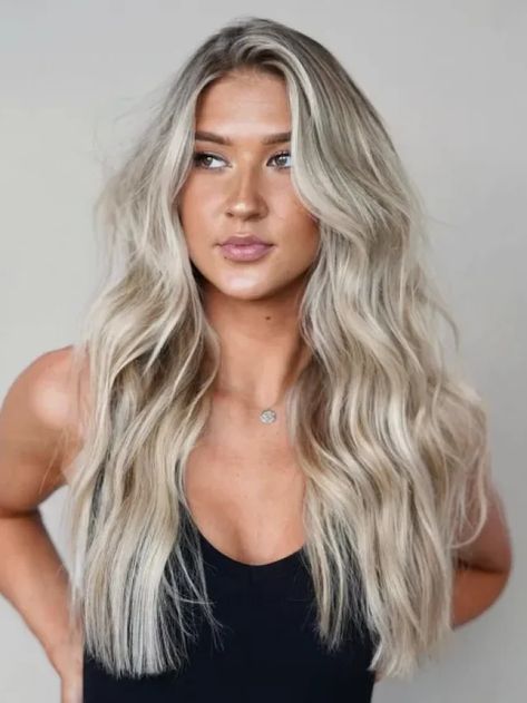 Root Tap Blonde, Blonde Root Smudge, Root Tap, Hair Color Inspiration, Styled Hair, Icy Blonde Hair, Silver Blonde, Afro Textured Hair, Beautiful Hair Color