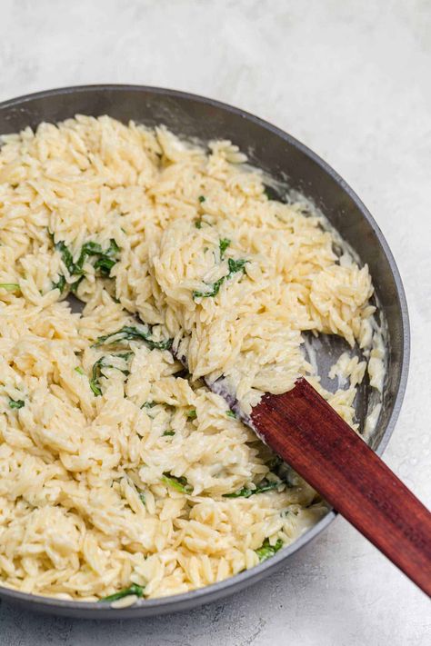 Orzo Easy, Old Italian Recipes, Meatless Monday Meals, Orzo Spinach, Spinach Orzo, Baked Brussel Sprouts, Orzo Pasta Recipes, Main Entree Recipes, Monday Meals