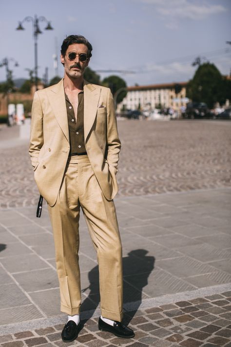 Italian Summer Wedding Outfit Men, Retro Formal Outfit, Unique Groom Suit, Retro Suits Men, Suit Moodboard, 50s Suit, Vintage Wedding Suits, Mens Street Style Spring, European Spring