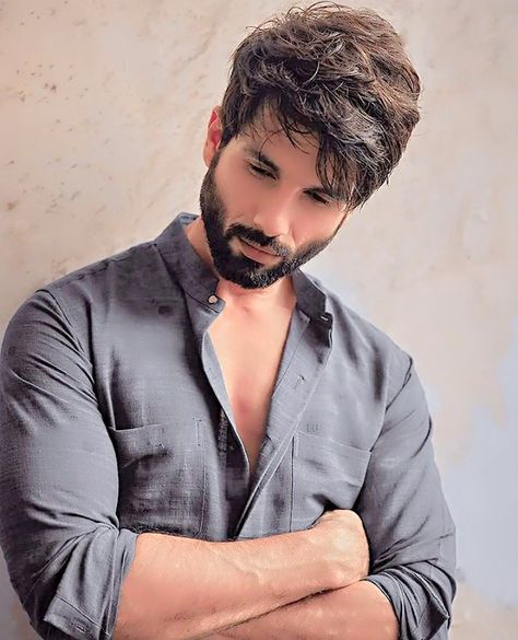 Men Medium Length Hair, Mira Kapoor, Men Fashion Photoshoot, Best Hairstyles For Men, Indian Men, Shahid Kapoor, Beard Grooming, Hairstyles For Men, Ranbir Kapoor