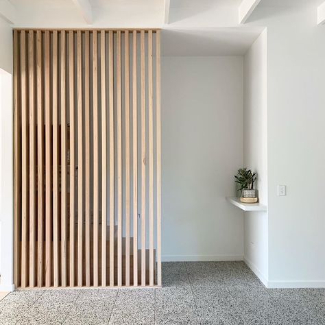 R I V E R L A N D projects on Instagram: “Beautiful timber batten detailing turning what used to be a really crap 😆 staircase, in to something magic. And those terrazzo tiles ✨…” Wood Slat Ceiling, Timber Battens, Modern Room Divider, Wood Slat Wall, Terrazzo Tiles, Room Partition Designs, House Stairs, Slat Wall, Staircase Design