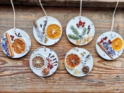 Eco Decorations, Pressed Flower Crafts, Eco Friendly Christmas, Christmas Scents, Natural Christmas, Preschool Christmas, Scented Oils, Paper Crafts Origami, Christmas Crafts Decorations