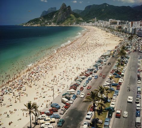 Rio de Janeiro, 1960s Ipanema Beach, Copacabana Beach, Vogue France, Paris Images, Bossa Nova, Photo Vintage, American Cities, Italian Summer, Vintage Beach