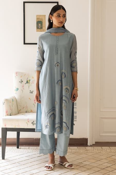 Buy Blue Muslin Cotton Printed And Embroidered Linear Floral Kurta Set For Women by Vaayu Online at Aza Fashions. Kurta Set For Women, Sewing 101, Boutique Dress Designs, Boutique Dress, Cotton Suits, Summer 24, Fashion App, Kurta Set, Muslin Cotton