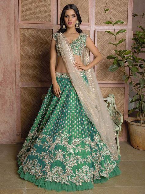 Scallop, Zigzag or Frilled: Fresh Lehenga Hemlines Got Us Drooling Frill Lehenga, Embellished Long Skirt, Raw Silk Lehenga, Anushree Reddy, Lehenga Style, Half Saree Designs, Pink Lehenga, Indian Lehenga, Pretty Blouses