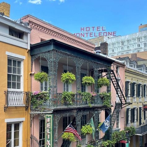 Clerestory House, Sims Exterior, American Townhouse New Orleans, Big New Orleans House, New Orleans Apartment Building, New Orleans Apartment, Nola Architecture, Fairytale Love, New Orleans Architecture French Quarter