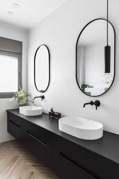 Black And White Ensuite, White Ensuite, Round Mirror Living Room, Modern Master Bath, New House Bathroom, House Bathrooms, Laundry Room Bathroom, Contemporary Bathroom Designs, Black And White Decor