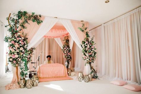 Anand Karaj Decor Gurudwara, Modern Desi Wedding, Paath Decor, Gurdwara Decor, Outdoor Sikh Wedding, Anand Karaj Decor, Nagar Kirtan, Sage Green And Peach, Dhan Baba Deep Singh Ji