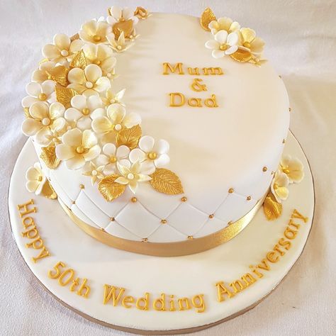 A Golden Wedding Anniversary cake! Vanilla sponge filled with vanilla buttercream and strawberry jam, decorated with pretty golden flowers and leaves. 25 Th Wedding Anniversary Cakes, Golden Wedding Cake Ideas, 50th Anniversary Cakes Simple, Anniversary Theme Cake, 50 Anniversary Cake, Golden Anniversary Cake Ideas, Golden Wedding Anniversary Ideas, Anniversary Cake Ideas, Golden Wedding Anniversary Cake Ideas