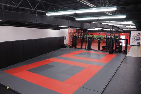 Karate Gym, Boxing Gym Design, Bjj Gym, Dojo Design, Martial Arts Mats, Home Studio Design, Dojo Ideas, Indoor Sports Court, Martial Arts Gym