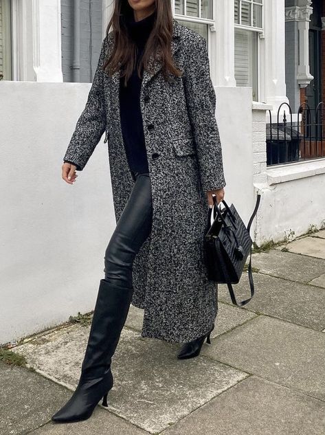 Winter Work Fashion 2023, Gray Shacket Outfit, Herringbone Coat Outfit, Winter Work Fashion, Shacket Outfit, Herringbone Coat, Maxi Coat, Grey Coat, Grey Outfit