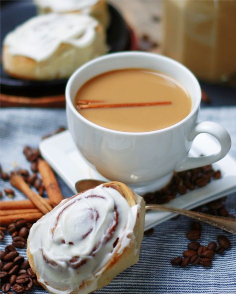 Homemade Cinnamon Roll Coffee Creamer Recipe - southern discourse Cinnamon Roll Syrup, Cinnamon Roll Coffee Creamer, Cinnamon Coffee Creamer, Homemade Creamer, Cinnamon Roll Coffee, Southern Discourse, Homemade Cinnamon Roll, Blackberry Cobbler Recipe, Vanilla Coffee Creamer