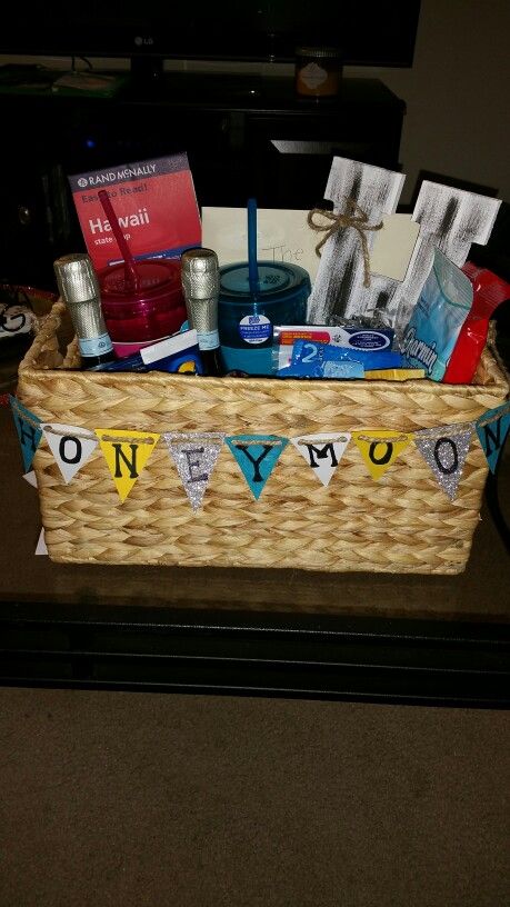 Honeymoon Survival Kit.  Full of goodies for the couple to enjoy while on their honeymoon like travel cups, wipes, massage oil, sunscreen, etc.  Plus a basket that can be reused in the home. Honeymoon Kit For Couple, Honeymoon Kit, Honeymoon Basket, Honeymoon Gift Baskets, Wedding Survival Kits, Massage For Men, Honeymoon Gifts, Massage Benefits, Survival Kit