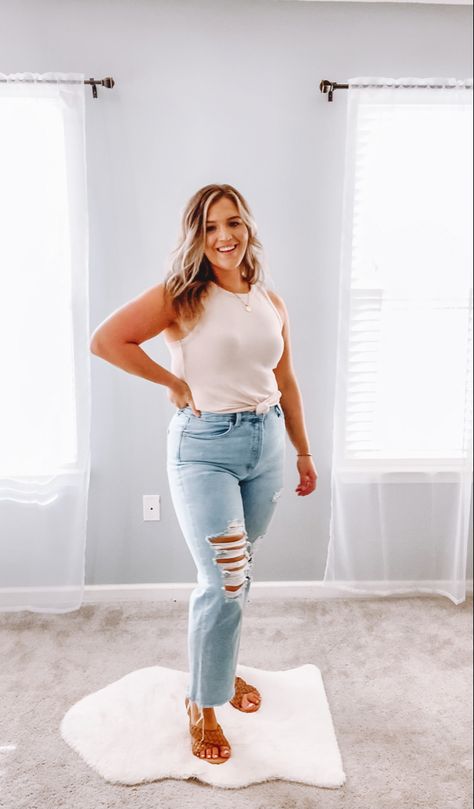 Tank Top And Mom Jeans Outfit, Mid Size Tank Top Outfits, Jeans And Tank Top Outfit Midsize, Spring Midsize Fashion, Spring Dresses Midsize, Hot Mom Outfits, Mom Jeans Outfit Summer, High Waisted Jeans Outfit, Spring Fashion Chic