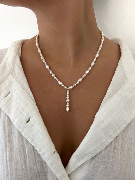 Pearl Necklace Diy, Pearl Aesthetic, Homemade Necklaces, Pearl Drop Necklace, Schmuck Diy, Silver Pearl Necklace, Beaded Necklace Diy, Handmade Jewelry Tutorials, Jewelry Accessories Ideas