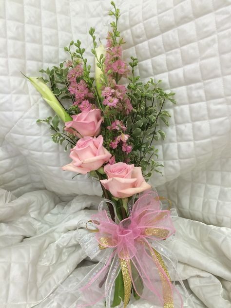 Presentation bouquet Pageant Flowers Bouquet Style, Presentation Flowers Bouquets, Presentation Bouquet Graduation, Pageant Bouquet, Presentation Bouquet, Hand Picked Flowers, Presentation Styles, Flower Cart, Bouquet Ideas