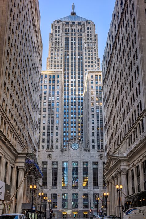 Modern Classical Architecture, Chicago Board Of Trade, 1920s Architecture, Chicago Buildings, Architecture Drawing Presentation, Building Aesthetic, Building Photography, Deco Architecture, Architecture History