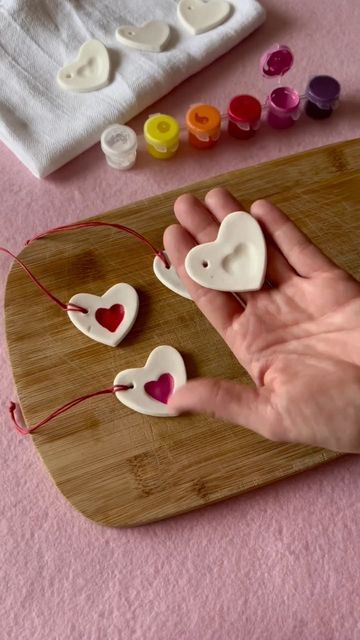 Clay Fingerprint Ornament, Clay Memorial Ideas, Toddler Memory Book, Art Kindergarten, Heart Clay, Fingerprint Heart, Homemade Clay, Instagram Heart, Clay Magnets