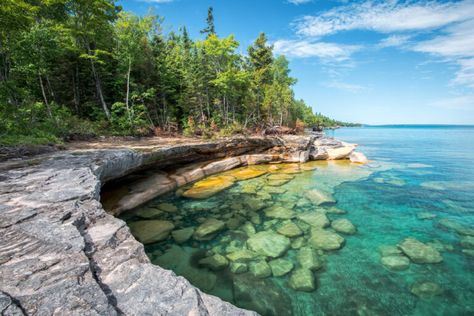 A Guide to Lakes in Michigan | Lake Michigan, Lake Erie, Torch Lake & More | VacationRenter Blog Lake Superior Canada, Great Lakes Michigan, Michigan Camping, Lake Activities, Torch Lake, Michigan Road Trip, Michigan Vacations, Lake Vacation, Michigan Travel