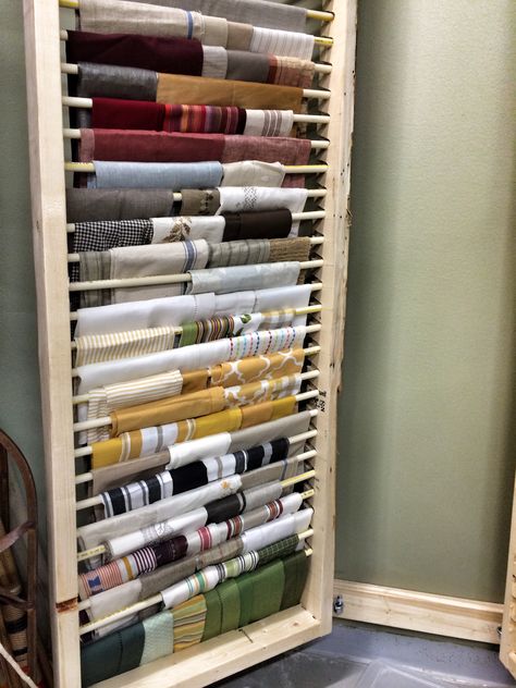 For the sewing room: Fabric storage where you can actually see everything. Sewing Storage Ideas, Diy Fabric Storage, Fabric Storage Solutions, Craft Room Organisation, Sewing Supplies Organization, Fabric Organization, Inventory Organization, Upholstery Shop, Sewing Station