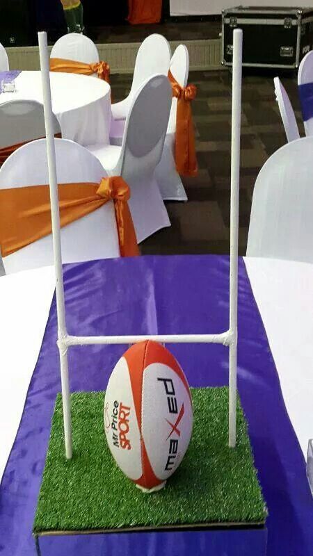 Rugby centrepiece Rugby Centerpiece Ideas, Rugby Party Decorations, Rugby Theme Party Ideas, Rugby Party Ideas, Springboks Rugby South Africa, Rugby South Africa, Football Centerpieces, Springboks Rugby, Rugby Party