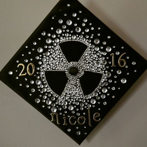 Radiology Student Graduation Cap Radiology Student Graduation, Radiologist Technologist, Radiology Graduation, Rad Tech Student, Radiology Schools, Radiologic Technology, Xray Markers, Graduation Hats, Radiology Student