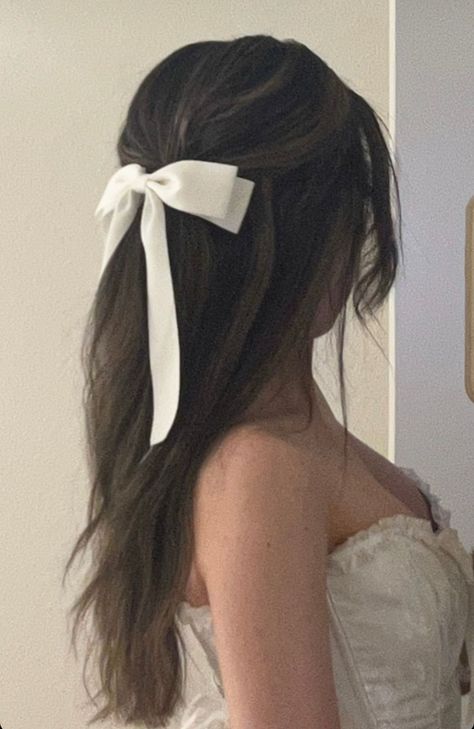 Coquette White, White Hair Bows, Bow Hairstyle, Ribbon Hairstyle, Cute Doll, White Outfit, Dream Hair, Brunette Hair, Aesthetic Hair