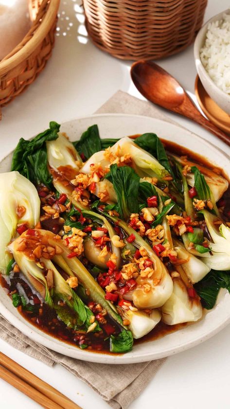 Pak Choi with Garlic Sauce - Khin's Kitchen Vegetarian Stir Fry, Chicken Sauce Recipes, Soy Sauce Chicken, Chicken Slices, Broccoli Stir Fry, Pak Choi, Easy Chinese, Veggie Side Dishes, Hoisin Sauce