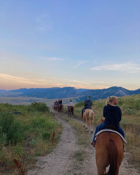 Montana Ranch, Wyoming Travel, Colorado Summer, Country Summer, Horse Trail, Western Life, Country Lifestyle, Horse Ranch, Ranch Life