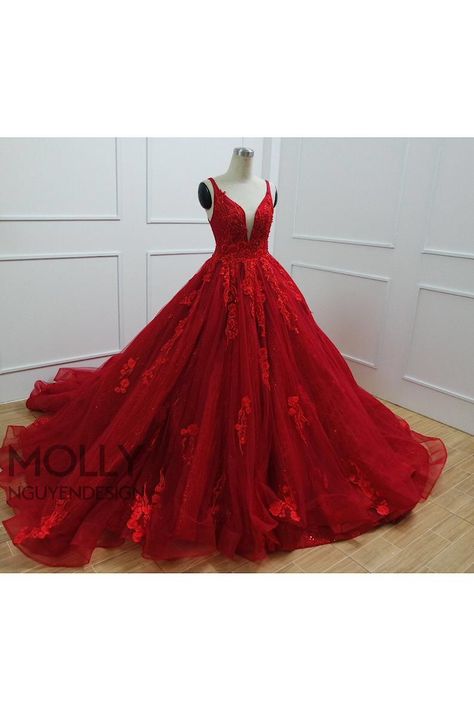 Red Ballgown, Purple Wedding Gown, Red Ball Gowns, Red Quinceanera Dresses, Pretty Quinceanera Dresses, Purple Gowns, Beads Work, V Neck Prom Dresses, Dress Royal