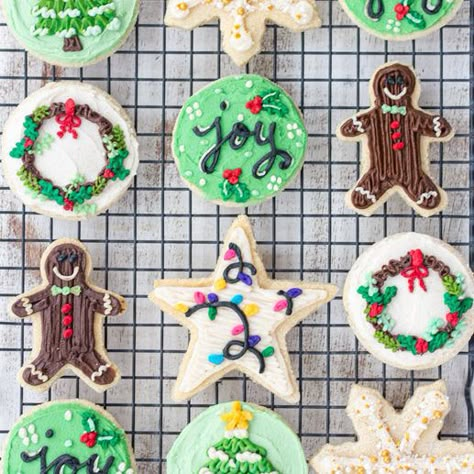 BEST Buttercream Frosting for Cookies (that hardens!) - The American Patriette Buttercream Frosting For Sugar Cookies, Christmas Cookies Icing, Buttercream Frosting For Cookies, Cookie Recipes High Altitude, Frosting For Sugar Cookies, Frosting For Cookies, The Best Buttercream Frosting, Holiday Treats Gifts, Christmas Cookie Frosting