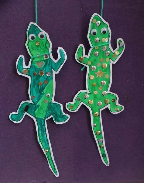 Dangly newts: inspired by Roald Dahl's book, Matilda. Template in Roald Dahl's party pack 2016. Matilda Movie Night, Matilda Party Ideas Roald Dahl, Matilda Themed Party, Matilda Decorations, Matilda Birthday Party Theme, Matilda Party Ideas, Matilda Crafts, Matilda Activities, Matilda Art