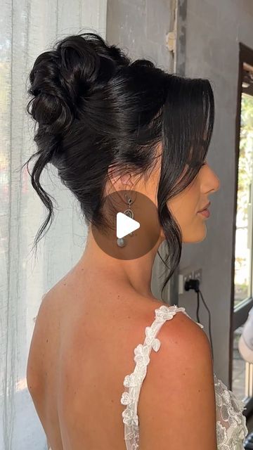 Jayne Andrin | Perth Hair & Makeup on Instagram: "This is probably one of my favorite bridal looks I’ve done ever 💕  Save this romantic high bun tutorial for your new wedding into 💗💍  Makeup @emmab.artistry  Model @chloe_ella_barden  Male eating bahn mi in background  @normanyapphotography   #bridehair #bridalhair #weddinghair #hairtutorial #perthhairstylist #lahairstylist #hairgoals #bridehairstyle #perthhair #beauty #beautytips" Romantic High Bun, High Messy Bun Wedding Hair, High Wedding Updo, High Bun Bridal Hair, High Bun Bridal, Bridal High Bun, High Bun Wedding Hair, High Bun Braid, Wedding High Bun