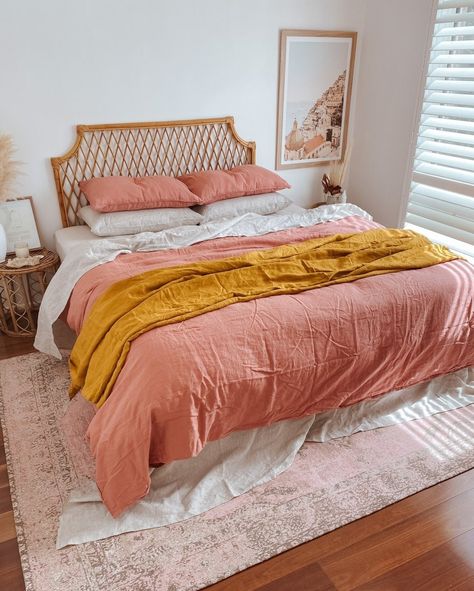 Pink And Orange Bedroom Aesthetic, Ibiza Lifestyle, Rattan Bedroom, Coral Bedroom, Bed Threads, Bedroom Tour, Bedroom Vibes, Room 2023, Bedroom Orange