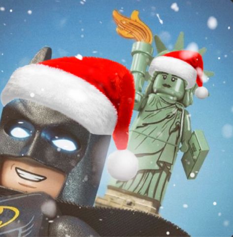 Batman 🌚 Christmas Batman Pfp, Dc Christmas Pfp, Batman Christmas Pfp, Christmas Batman, Batman Christmas, Batman Pfp, The Lego Batman Movie, Lego Spiderman, Lego Costume