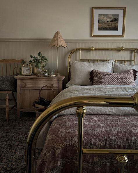 G I R L S R O O M U P D A T E This vintage brass bed I found on marketplace was the catalyst for this bedroom update. My daughter was… | Instagram Earthy Antique Bedroom, Bedroom No Headboard, Vinatge Bed, Coquette Earthy Bedroom, Beadboard Bedroom, Vintage Bedroom Coquette, Cottage Core Bedroom, Vintage Ralph Lauren Bedding Floral, Country Cottage Living Room