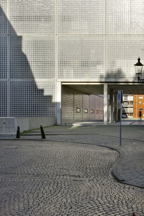 Gallery of Flashback: Academy of Art & Architecture / Wiel Arets Architects - 8 Loading Dock Architecture, Dock Architecture, Healthy Community, Apartment Painting, Data Architecture, Architectural Pattern, Loading Dock, Outdoor Toilet, Modernist Architects