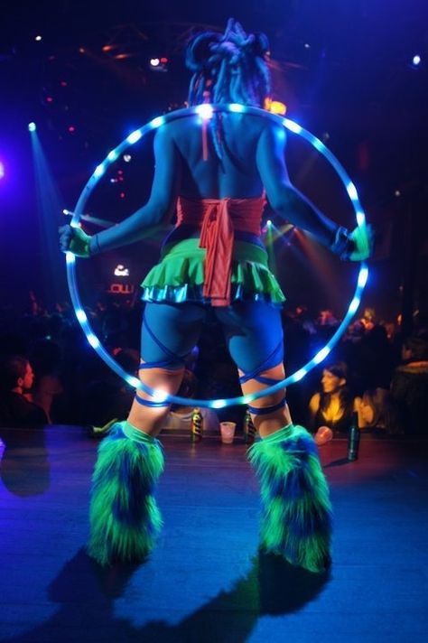 Something about this... Raver Girl, Rave Girls, Rave Babe, Hoop Dance, Edm Rave, Rave Gear, Gogo Dancer, Rave Girl, Festival Gear