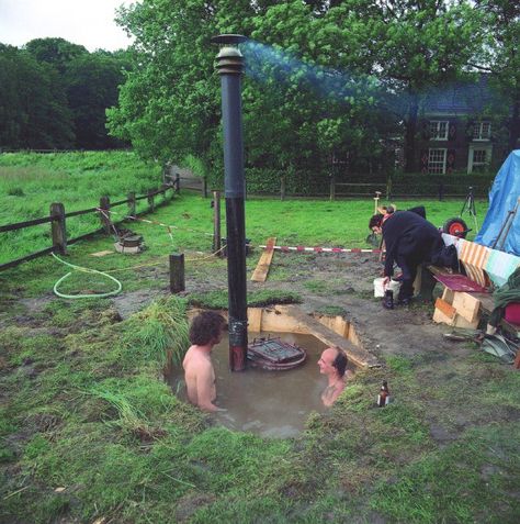 Rocket stove hot-tub, Arnhem, Netherlands. Photo © Gelitin.net via Rocket Stove Science Hillbilly Hot Tub, Rustic Hot Tubs, Eco Construction, Diy Hot Tub, Outdoor Bathtub, Outdoor Tub, Outdoor Baths, Hot Tub Backyard, Outdoor Bath