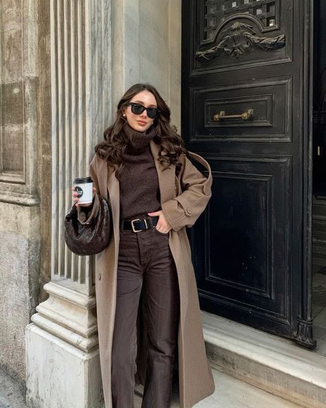 Oslo Winter Outfit, Brown Old Money Outfit, Milano Outfit Autumn, France Winter Outfit, Old Money Winter, December Outfits, Leather Leggings Outfit, Classy Winter Outfits, London Outfit