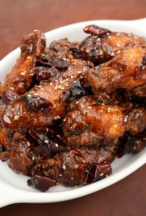 Soy Sauce Chicken Wings, Sweet Chili Wings, Cj Eats, Marinated Chicken Wings, Garlic Wings, Wings Recipe, Wing Sauce, Sweet Sauce, Food Test