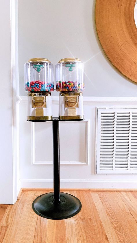 Retro Gumball Machine, Candy Dispenser Ideas, Gumball Machine Classroom, Gumball Machine Decor, Gumball Machine Ideas, Gum All Machine, Cute Gumball Machine, Vintage Gumball Machine, Hangout Place