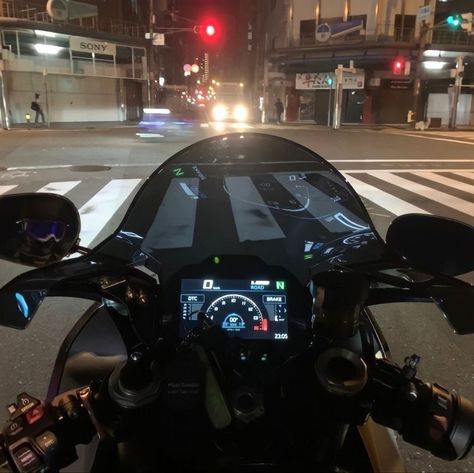 tory vega Emma Wallace, Bike Aesthetic, Motorcycle Aesthetic, Biker Aesthetic, Biker Boys, Biker Love, Pretty Bike, Van Doren, Night Driving