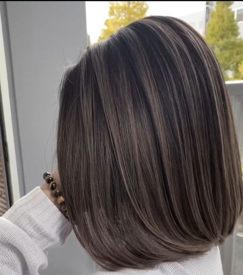 Hair With Highlights Brown, Hair Balayage Brunette, Highlights Brown Hair Balayage, Red Hair With Highlights, Short Hair Highlights, Black Hair Balayage, Korean Hair Color, Hair Magic, Short Dark Hair