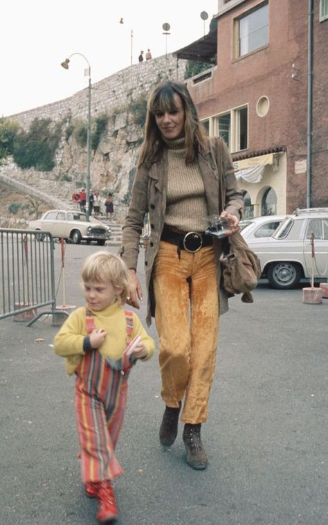 Anita + bebe 1970s Hippie Fashion, Nyc 70s, Anita Pallenberg Style, 70s Mode, Fashion 60s, Anita Pallenberg, Boho Chique, 60s 70s Fashion, 70s Inspired Fashion