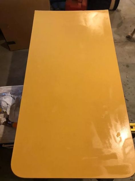 This old 1976 yellow laminate table top was in a camper I am currently renovating. I painted a faux marble finish on top to give it an updated look. Get full coverage paint that looks smooth with this Zinsser stain cover primer that Amazon reviewers swear by! Here is the new finished look! Here is the table taken out of my 1976 Coachmen Cadet camper that I am currently renovating. First thing we did was obviously remove it from the camper and then wash it down with TSP. I’m a b… Table Formica, Marble Top Table, Laminate Table, Laminate Table Top, Marble Finish, Marble Table Top, Table Diy, Oval Table, Top Table